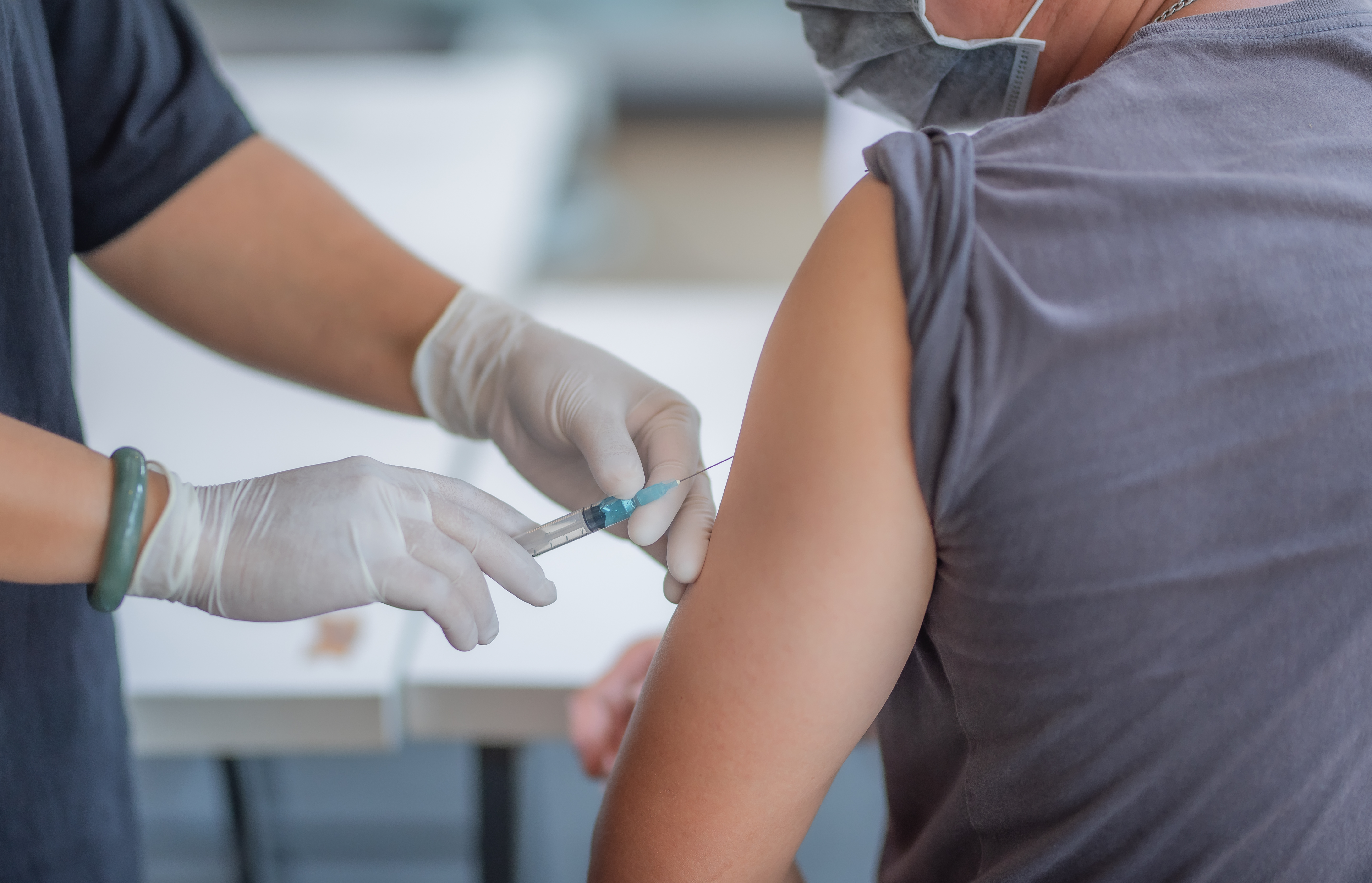 Profesorii ar putea fi vaccinați cu ajutorul echipelor mobile