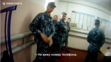 gardieni dintr-o inchisoare ruseasca, acuzati ca bat detinuti