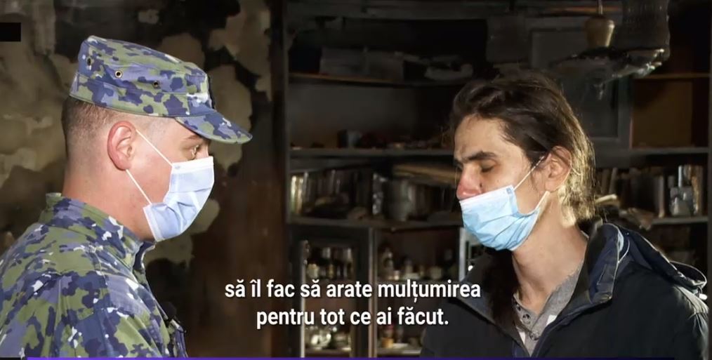 Un militar din Târgoviște a salvat din flăcări o bătrână imobilizată la pat, îngrijită de fiu: "Nu sunt cuvinte să-ți mulțumesc"