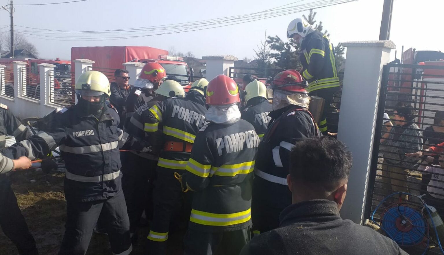 Bătrân de 88 de ani, scos de pompieri dintr-o fântână cu adâncimea de 22 de metri
