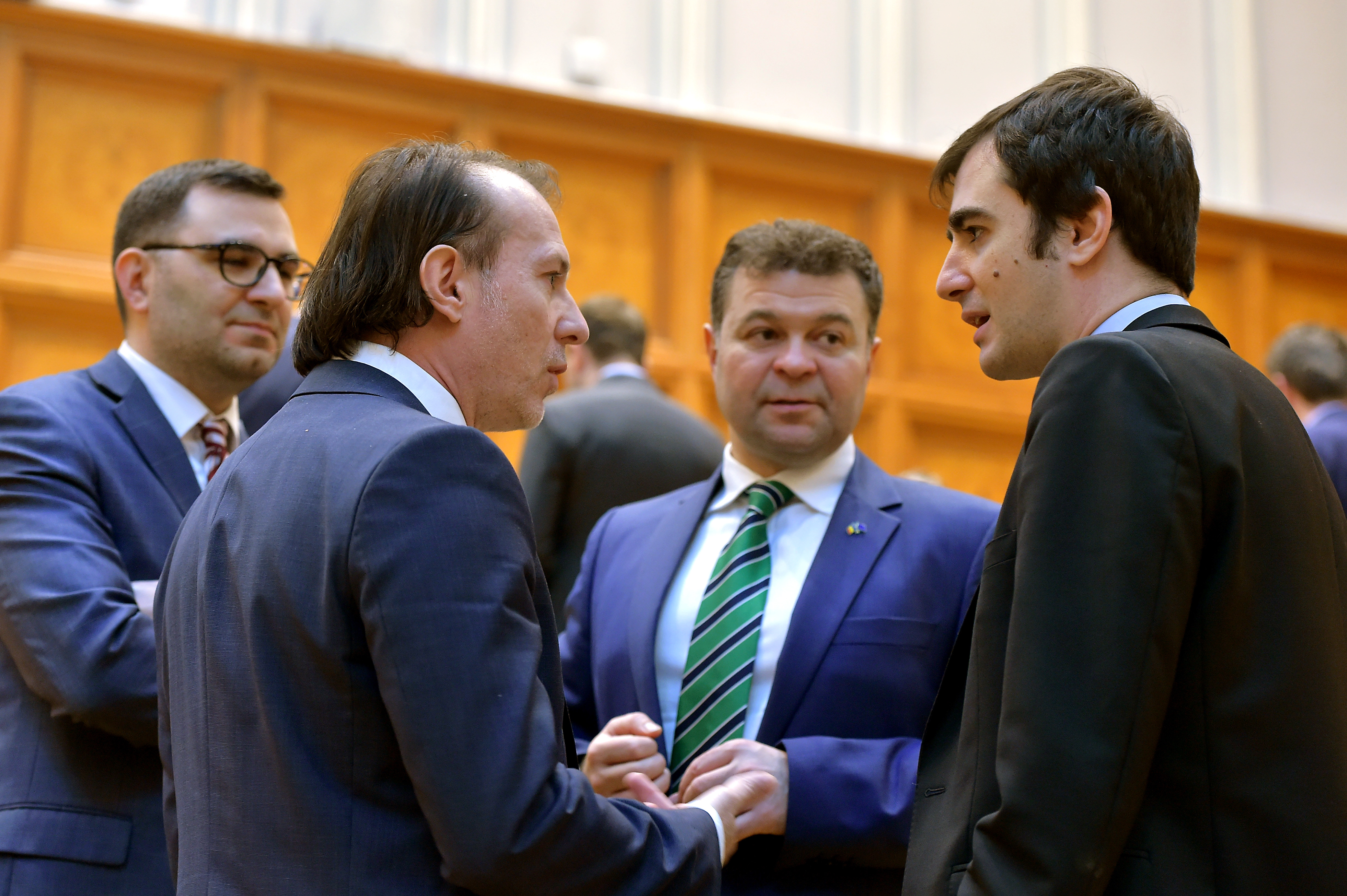 Cîțu îl contrazice pe Năsui: Guvernul nu a dat mandat niciunui ministru pentru discuții cu Grecia pentru un pașaport de vaccinare