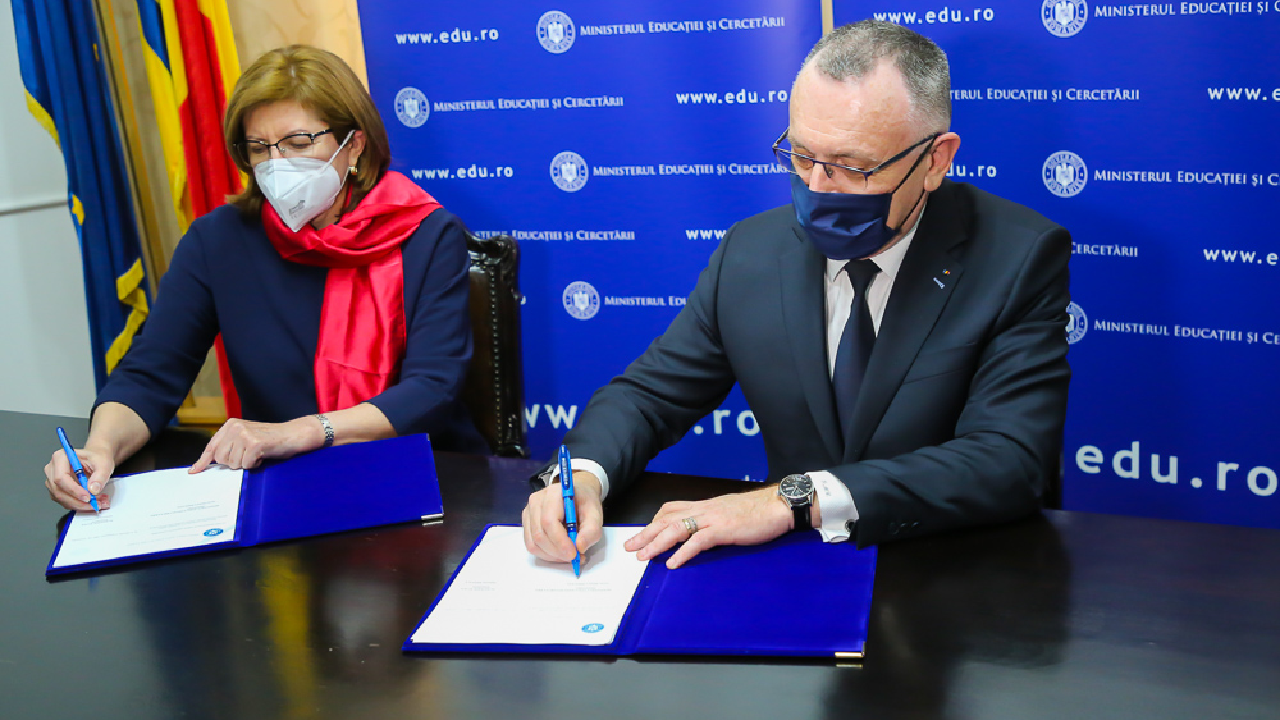 Fundația Altex donează școlilor nominalizate de Ministerul Educației echipamente de protecție în valoare de peste 1 milion de euro