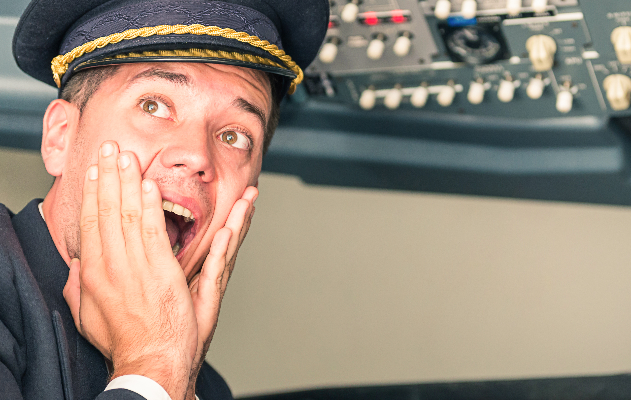 Un pilot a raportat o întâlnire cu un OZN:-„Detest să spun treaba asta, dar seamănă cu un obiect cilindric lung”