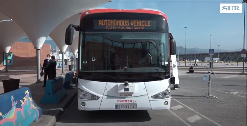 Autobuz fără şofer, primul din Europa, dat în folosință în Spania. Funcționarea lui e bazată și pe inteligența artificială