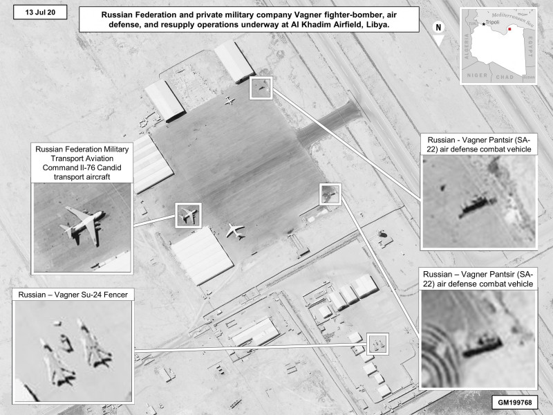 Imagine din satelit a aeroportului Al-Khadim din Libia, publicată pe 13 iulie 2020 de US Africa care Command care arată nivelul impresionant de tehnică militară destinată mercenarilor ruşi Wagner
