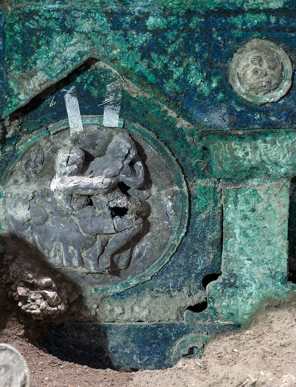 „Descoperire extraordinară” la Pompeii: O trăsură ceremonială unică a fost dezgropată de arheologi