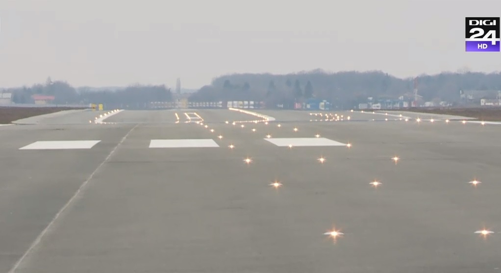Orice aeronavă poate ateriza acum în România, indiferent de mărimea sa. Pistă modernizată după mai bine de două decenii