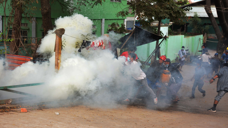 lupte de strada in myanmar, protestatari batuti de fortele de ordine