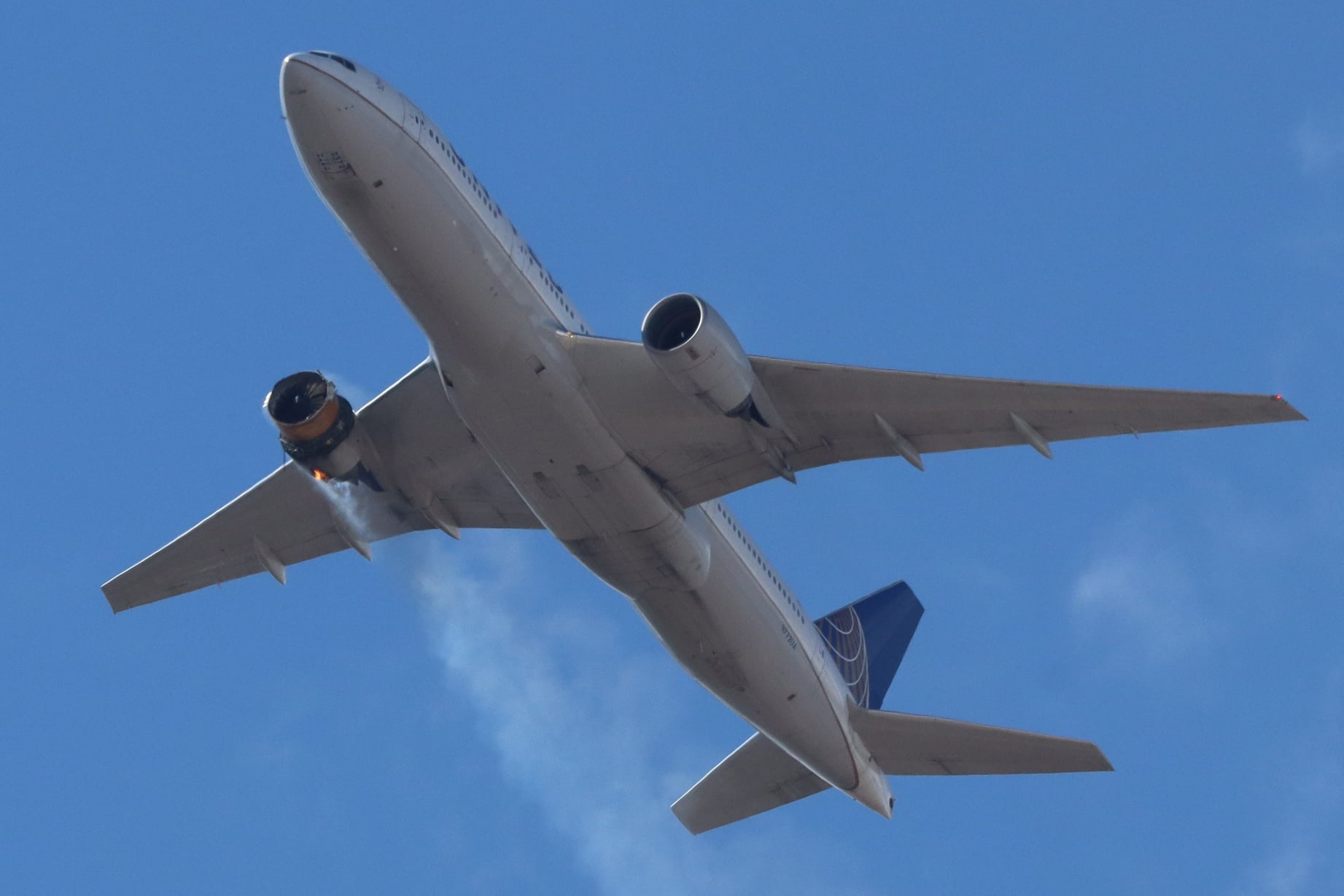O aeronavă Boeing 777 a aterizat de urgență la Moscova, din cauza unor probleme la motor