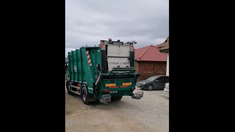 transport-lemne-masina-de-gunoi