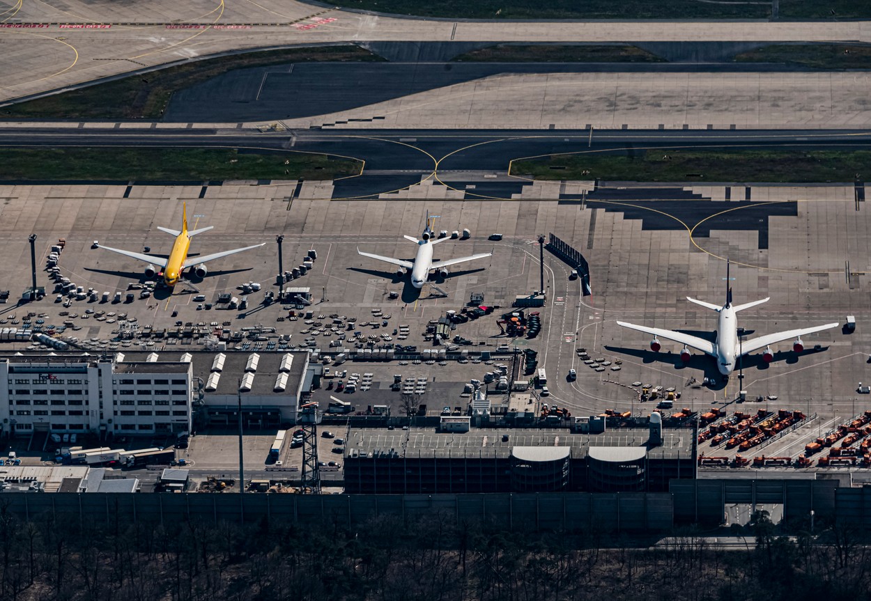 Zboruri anulate sau întârziate pe aeroportul din Frankfurt din cauza unei drone: Era semnificativ mai mare decât cele din comerţ