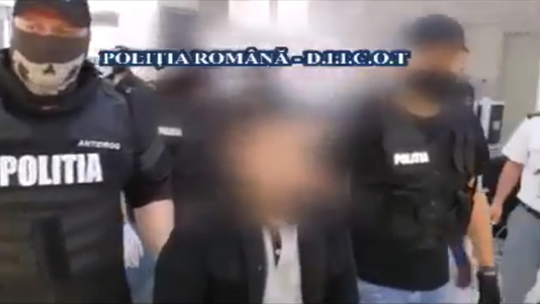 Carlos Ruben Ramirez - Montroy escortat de politisti romani.