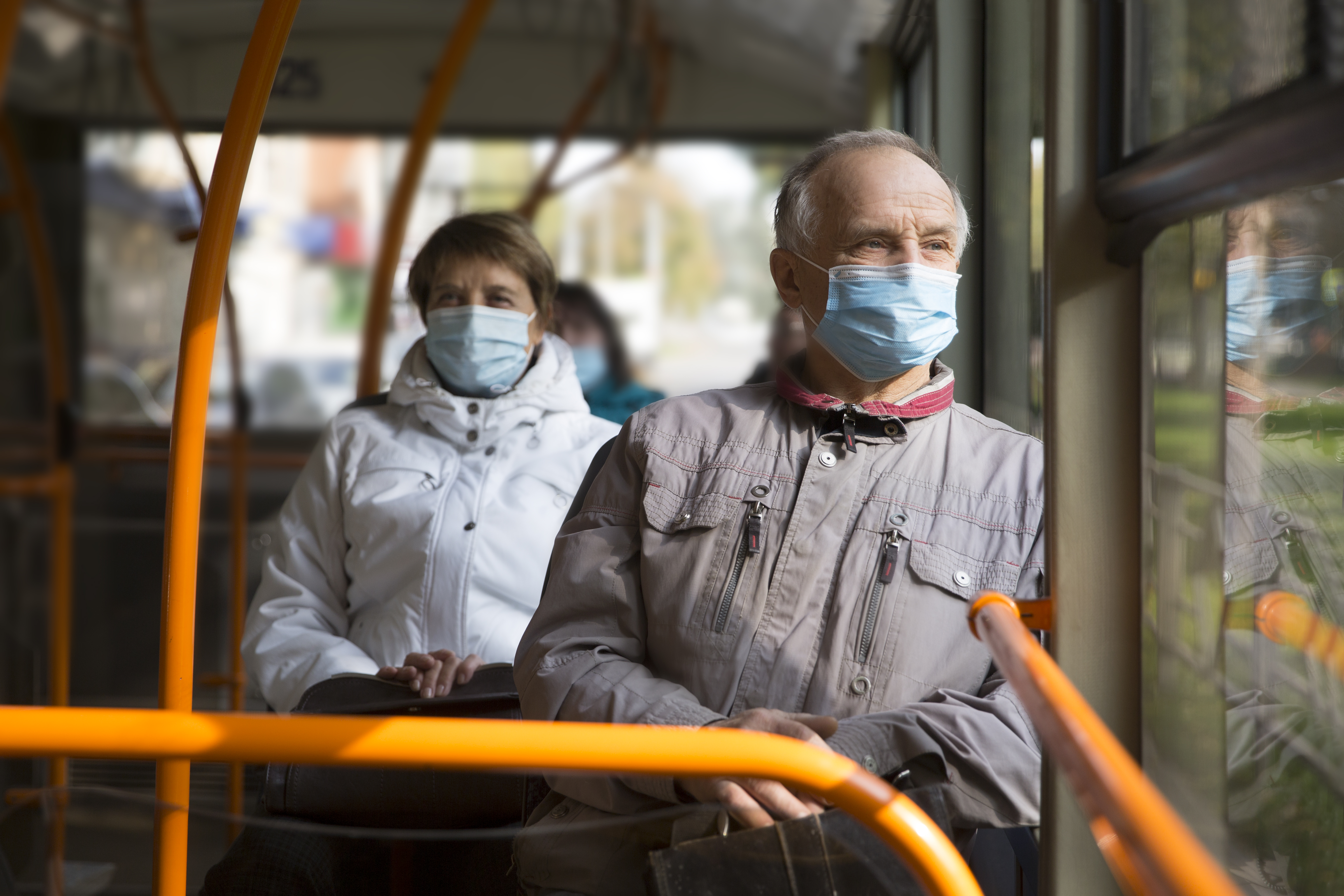 Cât vom mai purta mască? Valeriu Gheorghiță: Datele, inclusiv din România, arată o eficiență a vaccinului în viața de zi cu zi