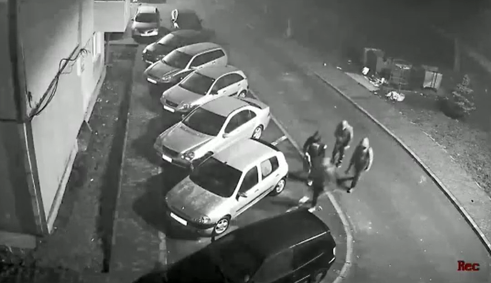 VIDEO: Patru tineri au fost prinși când furau catalizatoare