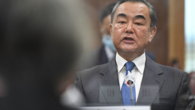 ministrul chinez de externe wang yi vorbeste in timpul unei intalniri oficiale