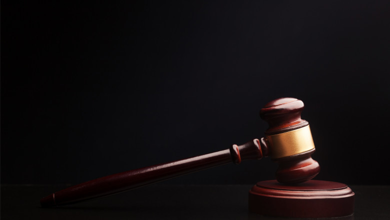 Judecătoarea care a refuzat arestul unui suspect acuzat că a violat o minoră pe care a sechestrat-o, suspendată din funcție