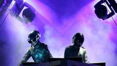 Formaţia Daft Punk în concert