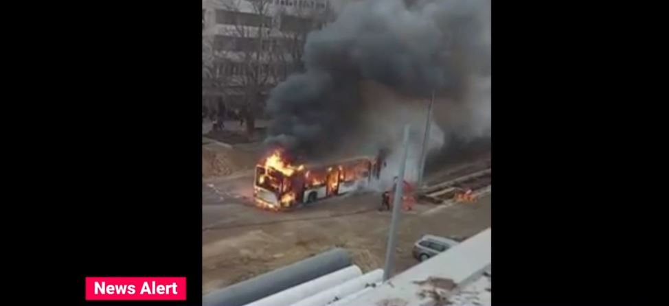 Un autobuz plin cu călători a luat foc în mers și a ars în totalitate. ISU Galați: Prima ipoteză, o problemă electrică