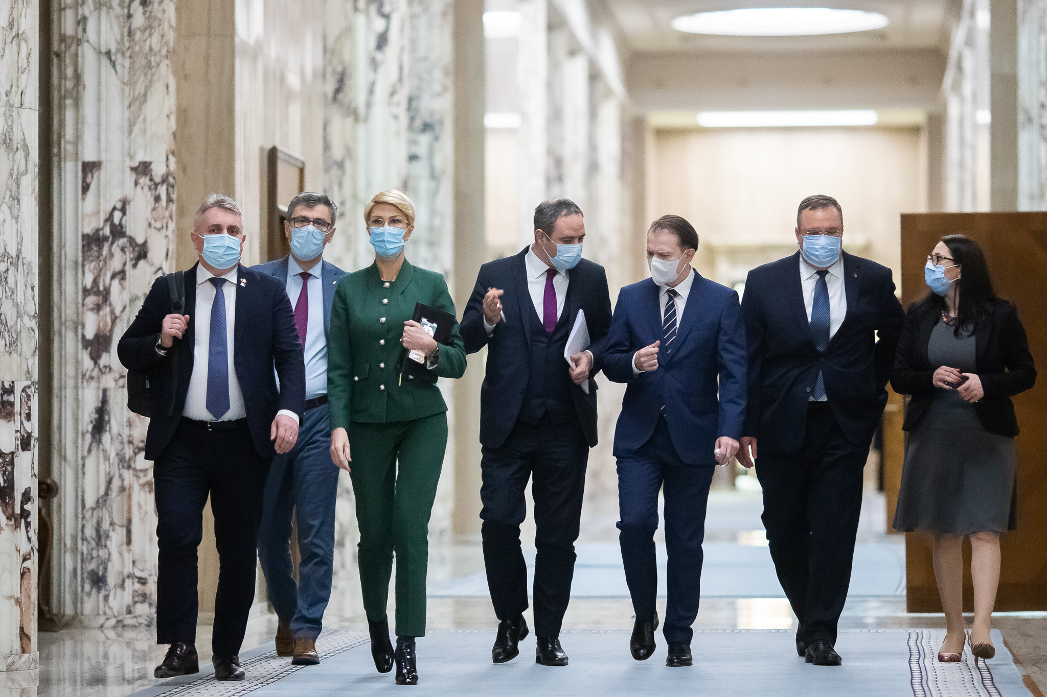 Bugetul a fost trimis în Parlament. PSD anunță că va depune mii de amendamente. Liberalii au stabilit că nu vor depune niciunul