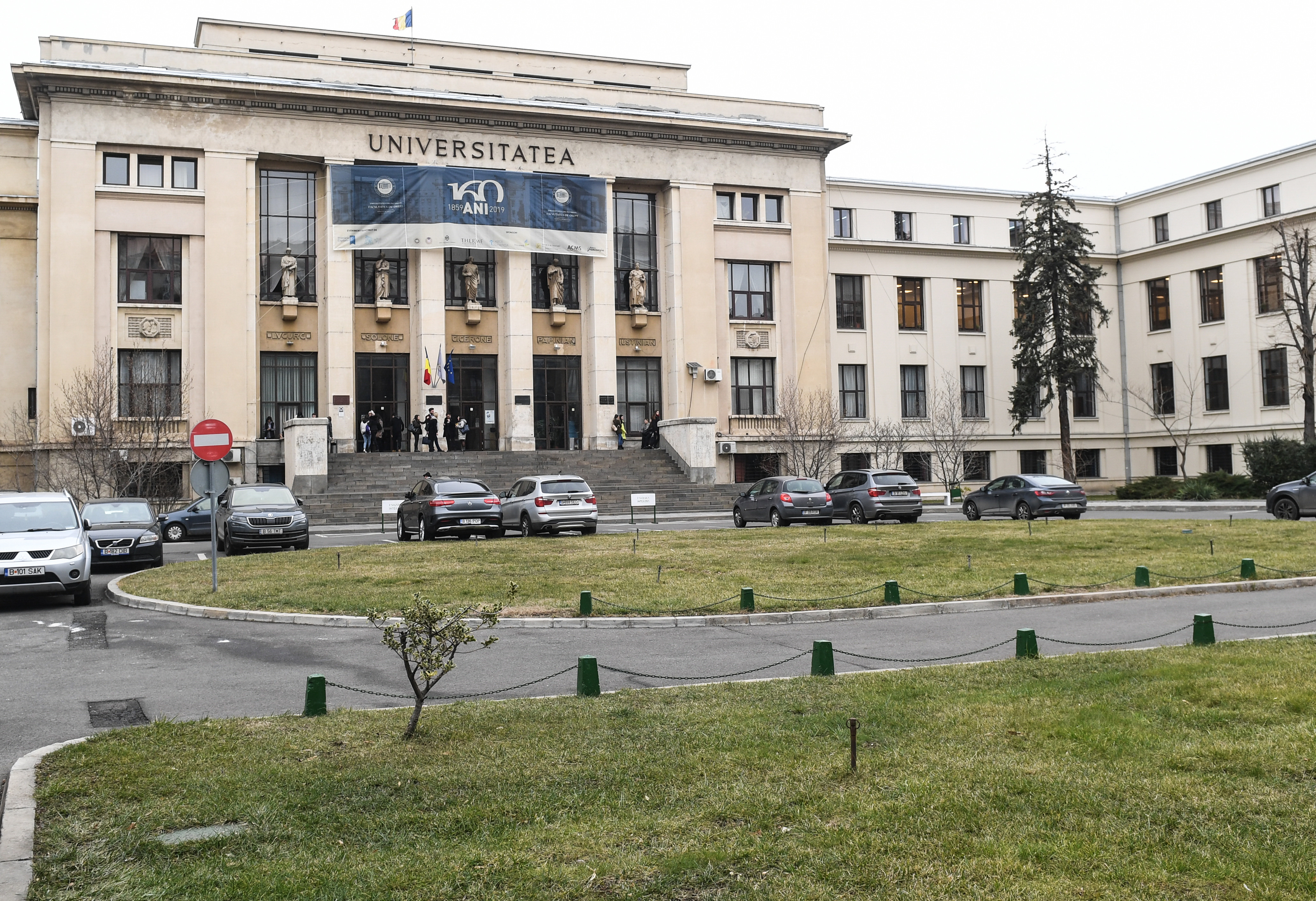 Aproape 50 de studenți de la Facultatea de Drept ar putea fi exmatriculați după ce ar fi fraudat examene online