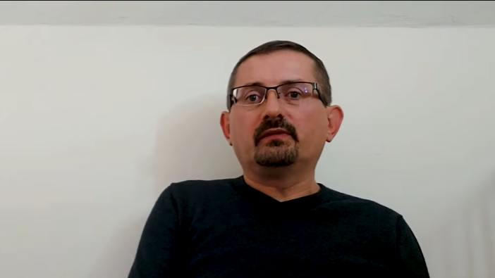 Fost preot urmărit internațional, atacă judecătorii și procurorii într-un videoclip postat pe YouTube