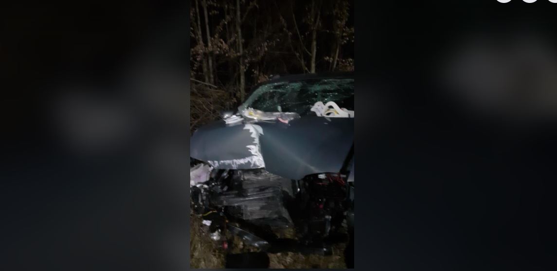 Accident cu cinci victime în Argeș. Un autoturism a căzut într-o prăpastie, la Cotmeana