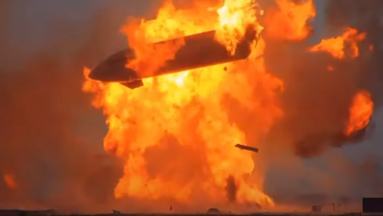 Explozia rachetei SpaceX Starship la puțin timp după aterizarea cu succes