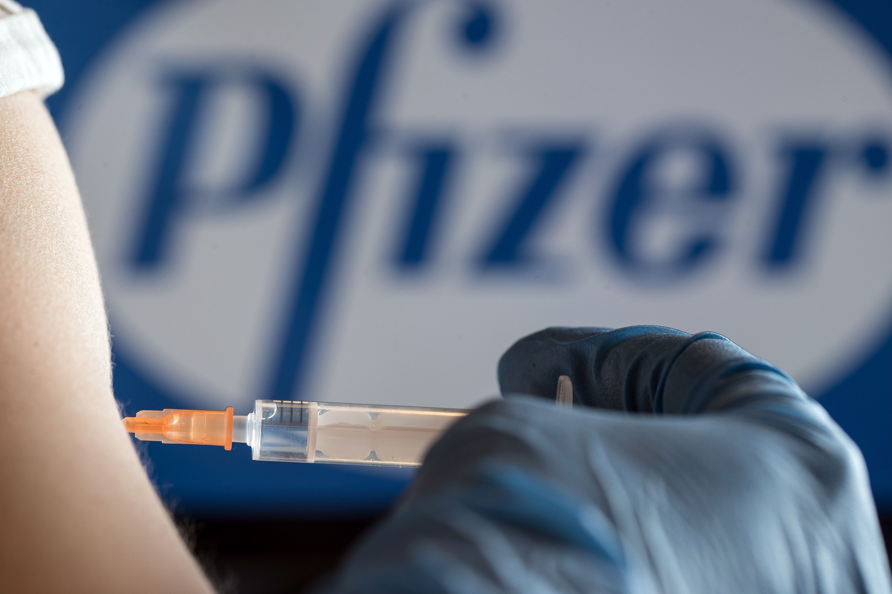 Pfizer face concedieri în Belgia şi transferă o parte dintre activităţi în România