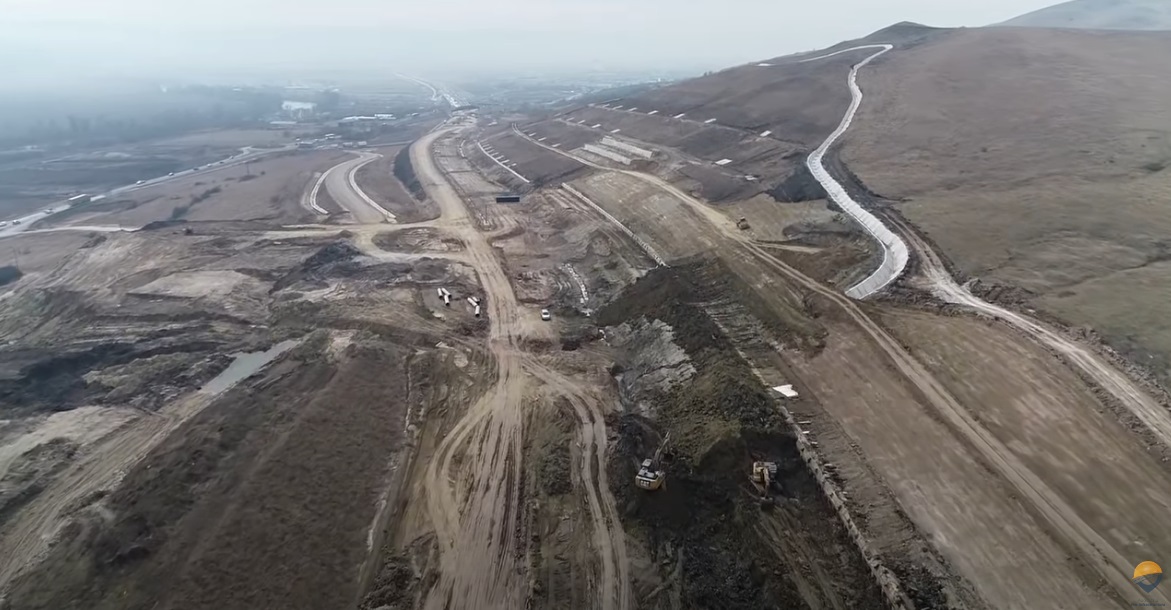 Cum arată acum lotul 2 al autostrăzii Alba Iulia-Aiud. Imaginile care pun la îndoială că va fi dat în circulație până la finalul anului