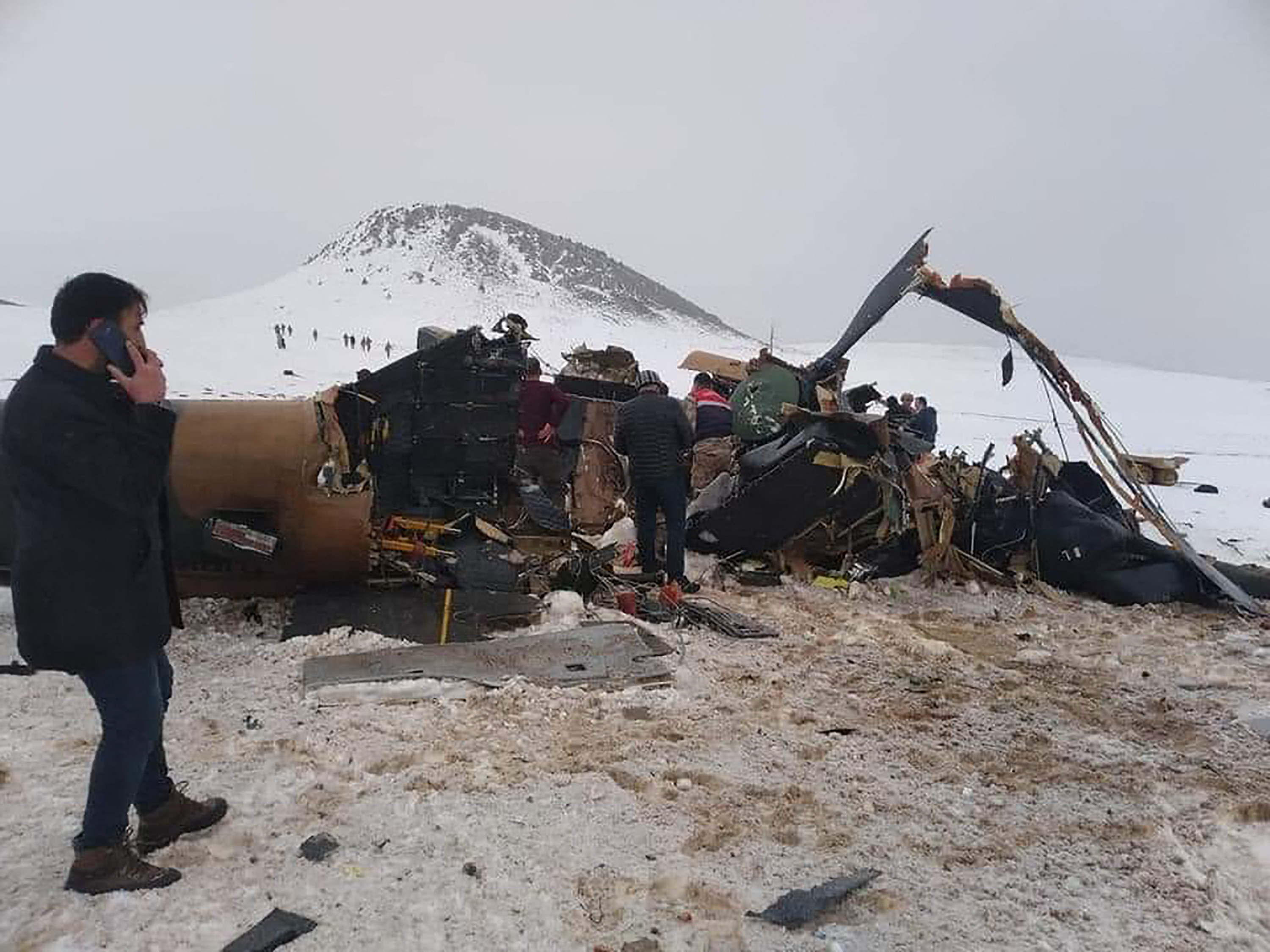 11 militari, printre care un general, au murit după prăbușirea unui elicopter în Turcia