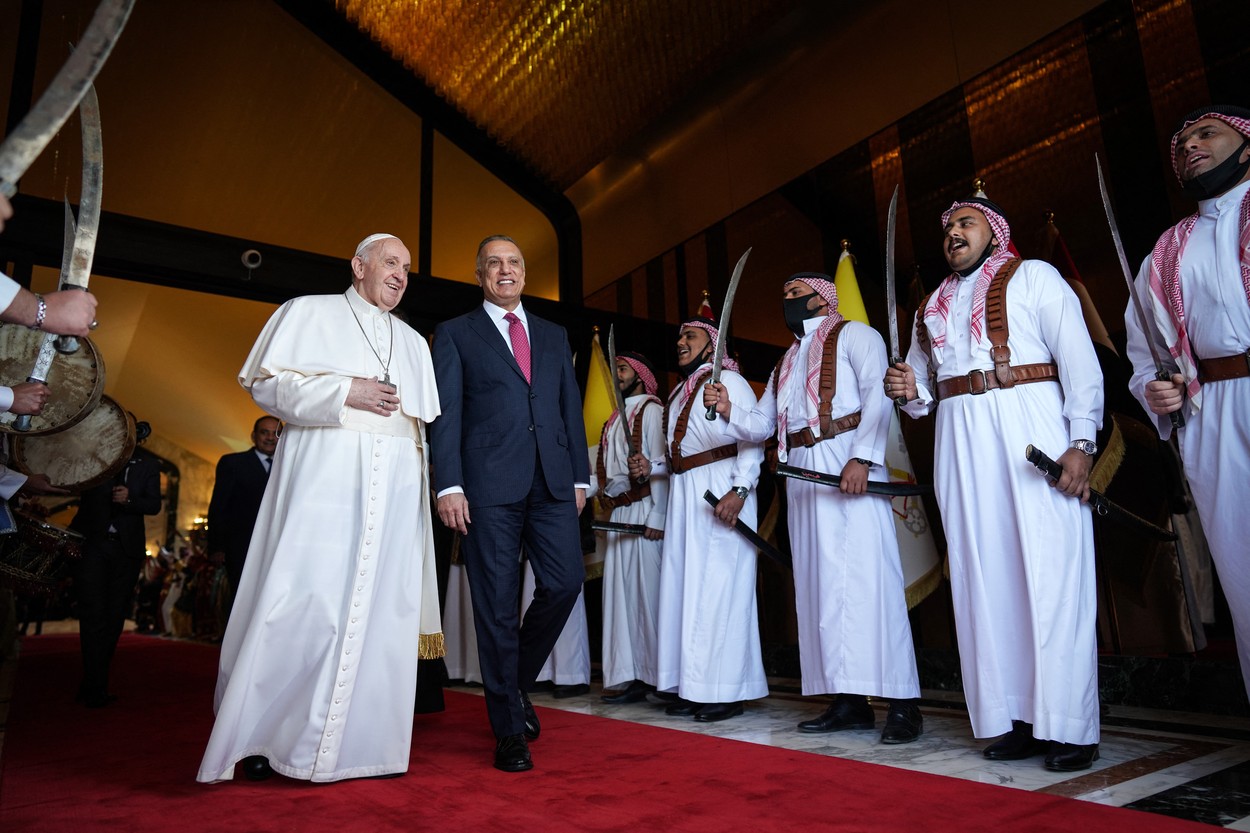 Cum a fost întâmpinat Papa Francisc în Irak. Imaginile unei vizite istorice