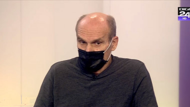 cristian tudor popescu cu masca in studioul digi24