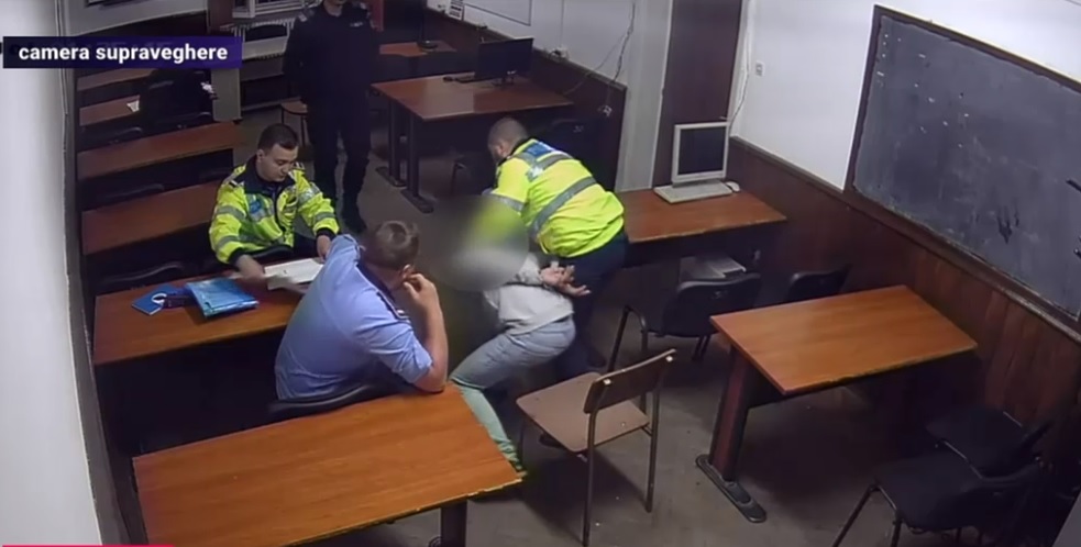 VIDEO. Polițiștii din Secția 16 București, filmați în timp ce lovesc și strâng de gât un bărbat încătușat