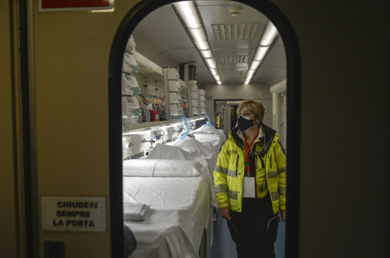 Interiorul trenului medical dat în folosință în Italia