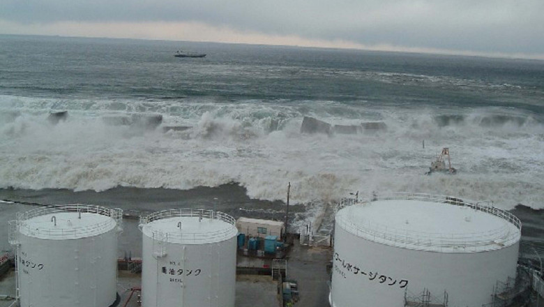 Valurile lovesc centrala nucleară Fukushima