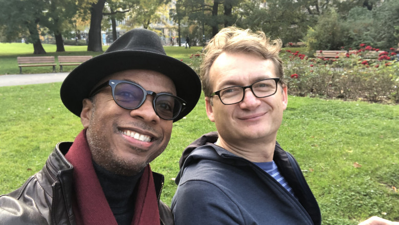 Clai Hamilton și Adrian Coman in vacanta la praga, selfie in parc