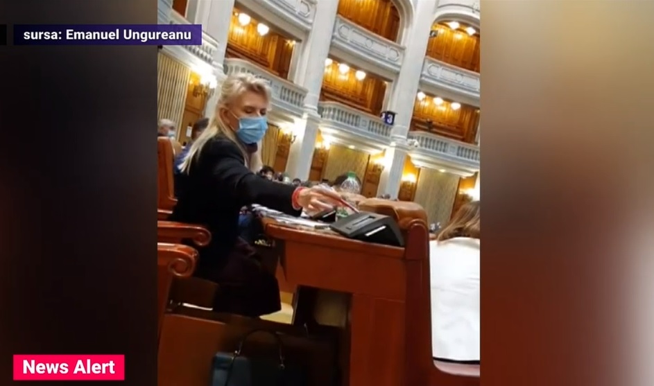 Mai mulți parlamentari de la PSD și AUR au votat amendamentele de la buget în locul colegilor. Cum au motivat aleșii votul dublu