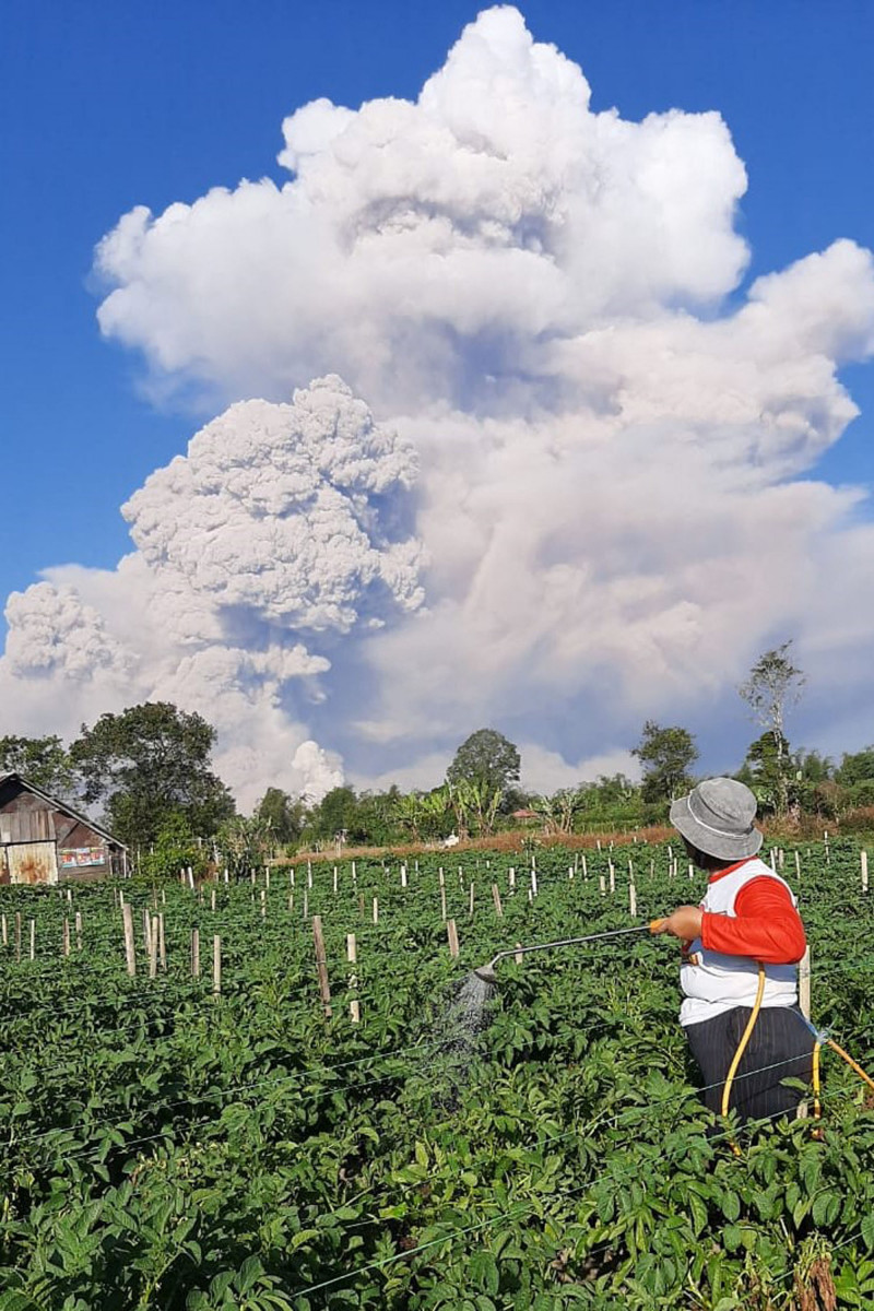 Erupția vulcanului Sinabung.