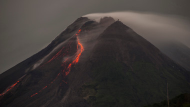 eruptia vulcanului merapi