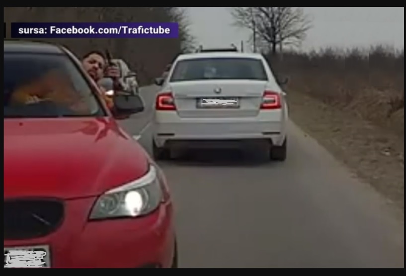 Șoferul „pistolar” în trafic, dus la audieri. Ce au găsit anchetatorii la perchezițiile de la domiciliu