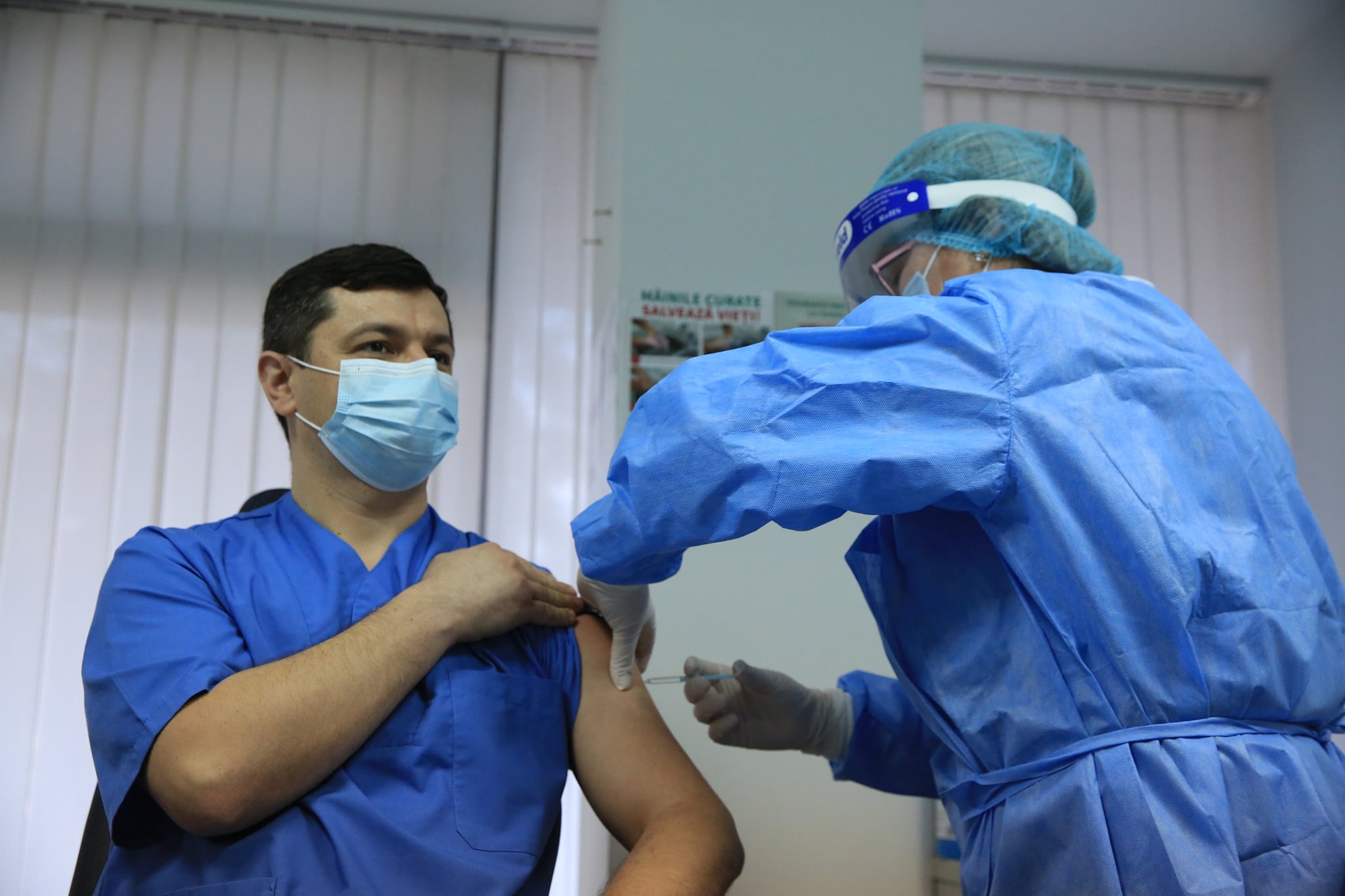Premieră în Republica Moldova. A fost făcut primul vaccin anti-Covid din dozele donate de România