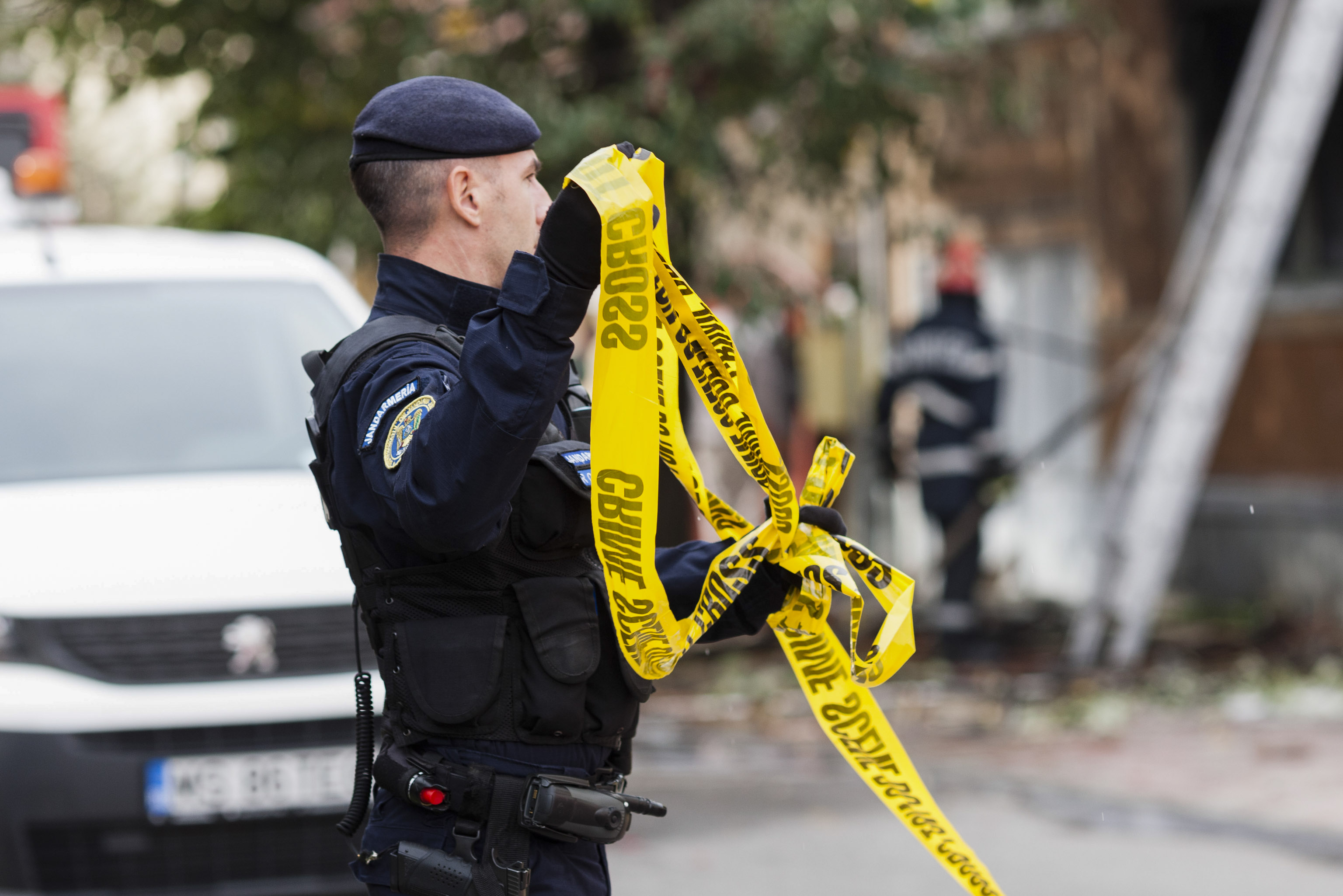 Surse: Filmul intervenției de la Onești. Negociatorul poliției a venit după două ore. Una dintre victime a încercat să scape