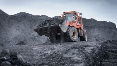 Excavator cu cărbune într-o mină de cărbune