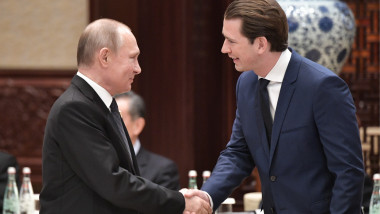 Salut între Sebastian Kurz și Vladimir Putin la o întâlnire între șefi de stat și guvern la Beijing