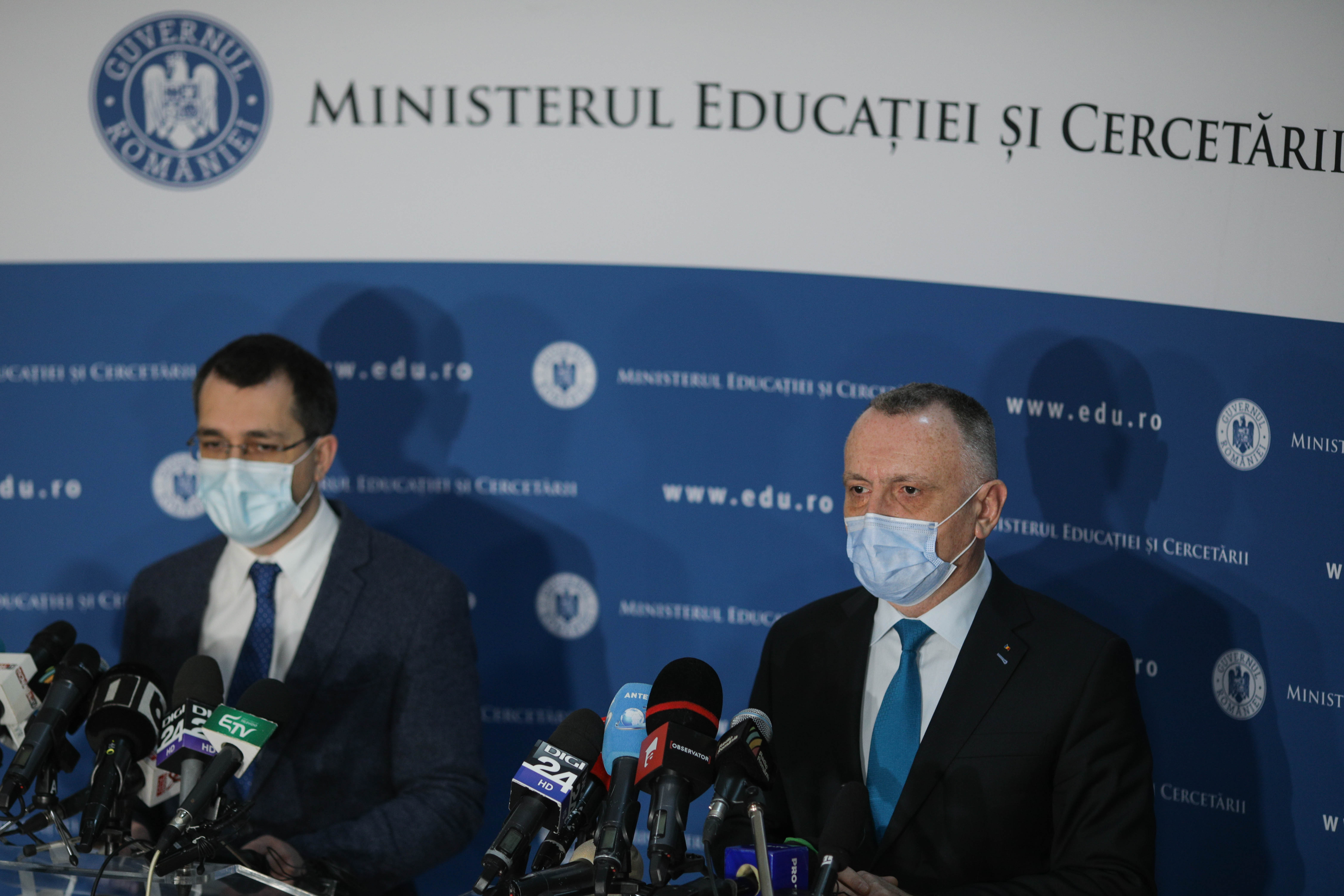 Controversa măștilor la orele de sport. Sorin Cîmpeanu a transmis Ministerului Sănătății o „analiză de la Bruxelles”