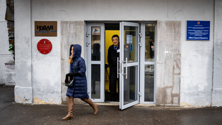 Intrarea în sediul redacţiei Novaia Gazeta din Moscova, ţinta unui atac cu o substanţă chimică necunoscută