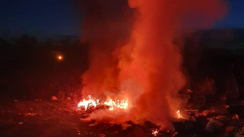 O explicație pentru incendierile repetate care poluează Capitala. Șeful Gărzii de Mediu: Cei care dau foc anvelopelor, greu de amendat