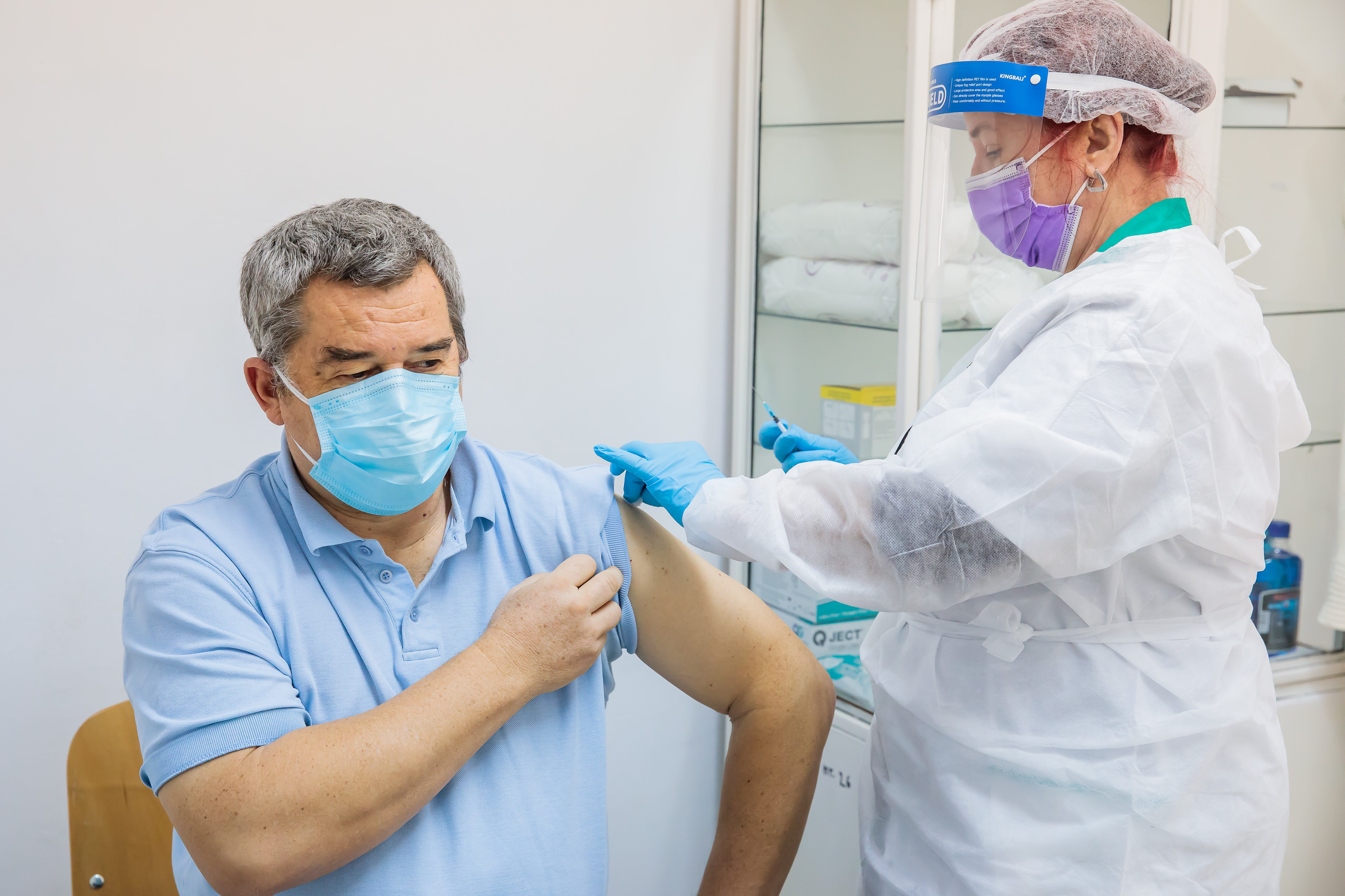 Ministerul Finanțelor susține că nu a primit de la Ministerul Sănătății solicitarea pentru plata medicilor din centrele de vaccinare