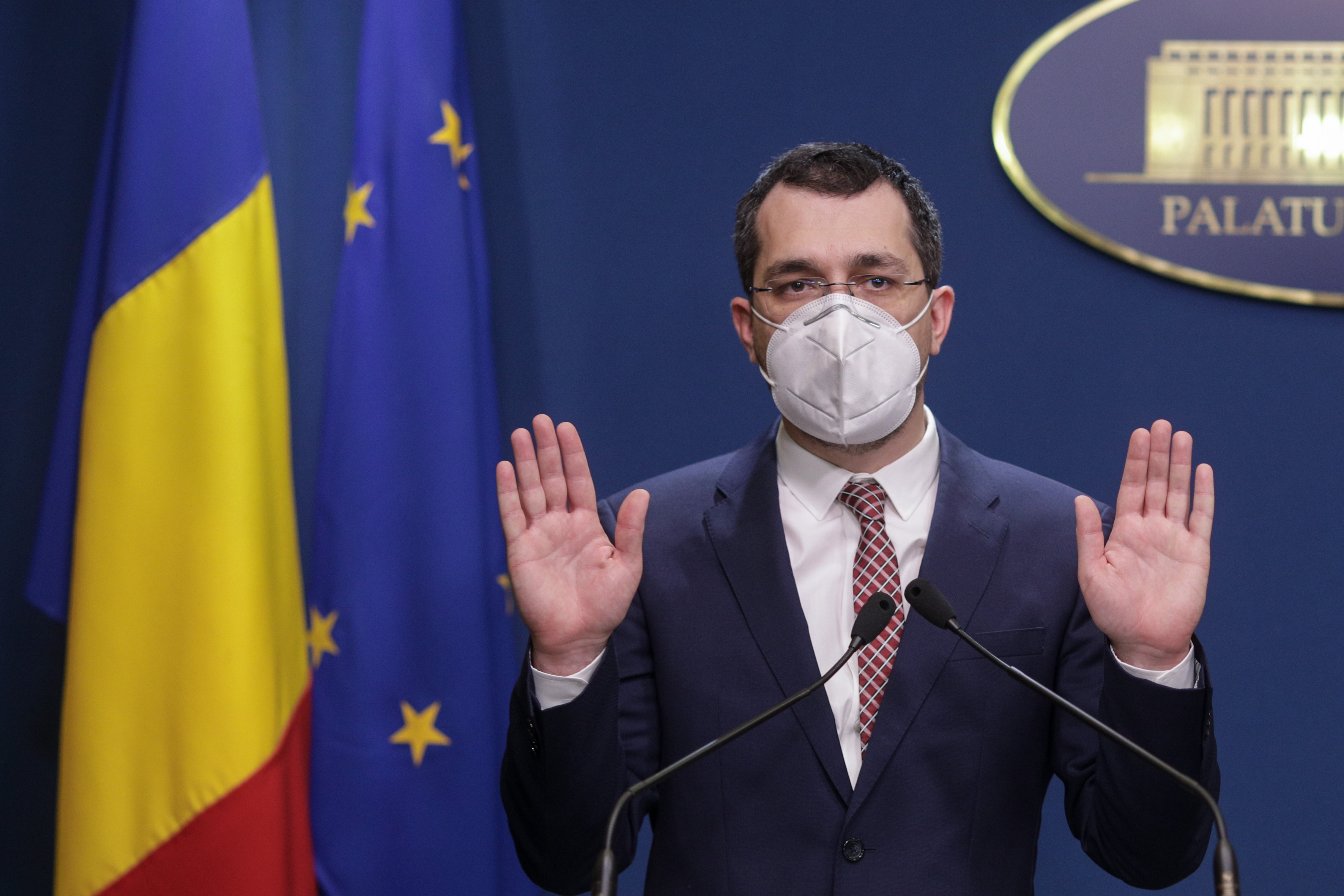 Vlad Voiculescu, despre întârzierea plăților pentru medicii din centrele de vaccinare: Un funcționar public e de vină. Eu am aflat ieri