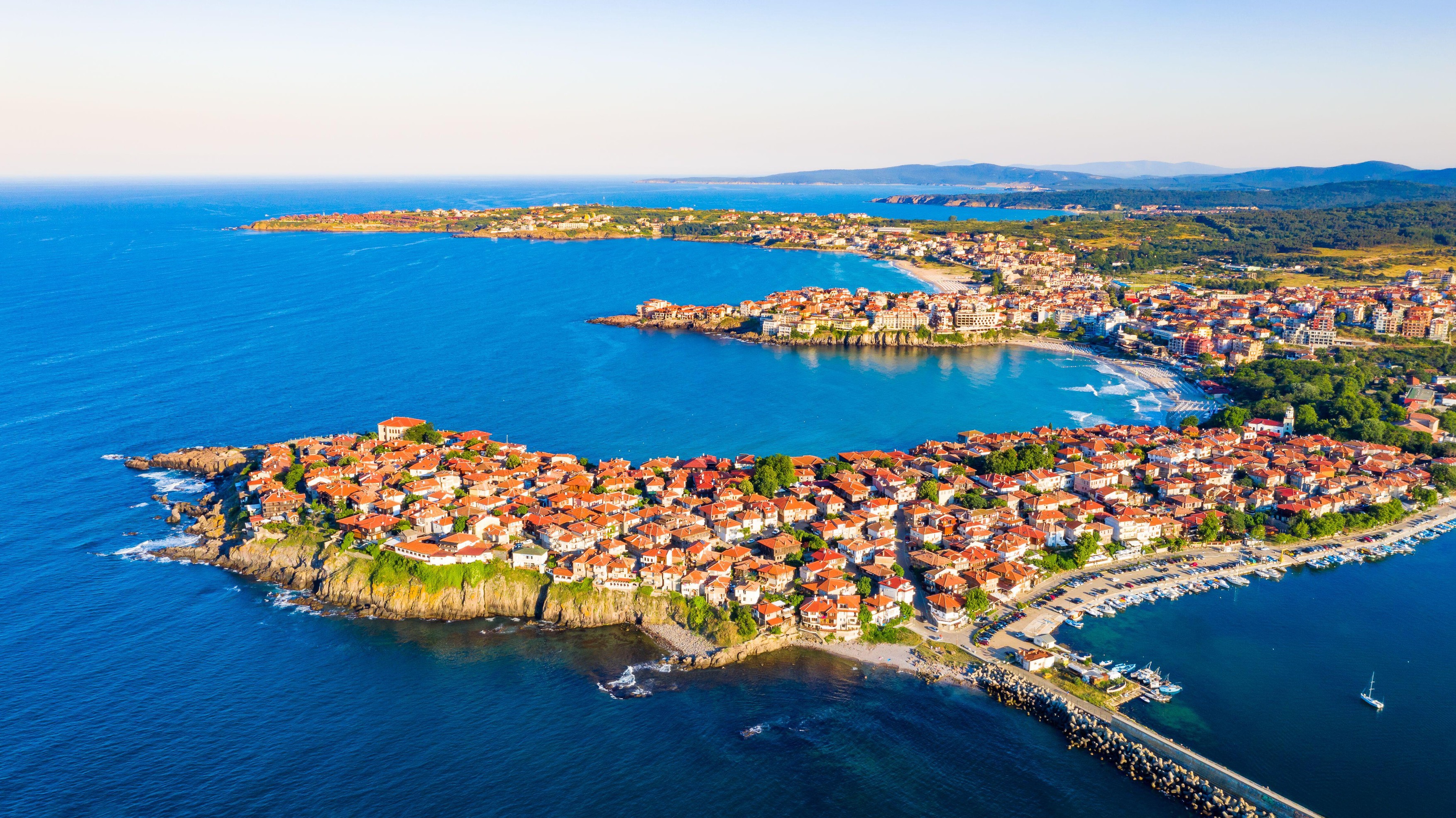 Bulgaria se pregăteşte pentru sezonul turistic de vară. În staţiuni vor fi primiţi turiştii vaccinaţi sau cu test PCR negativ